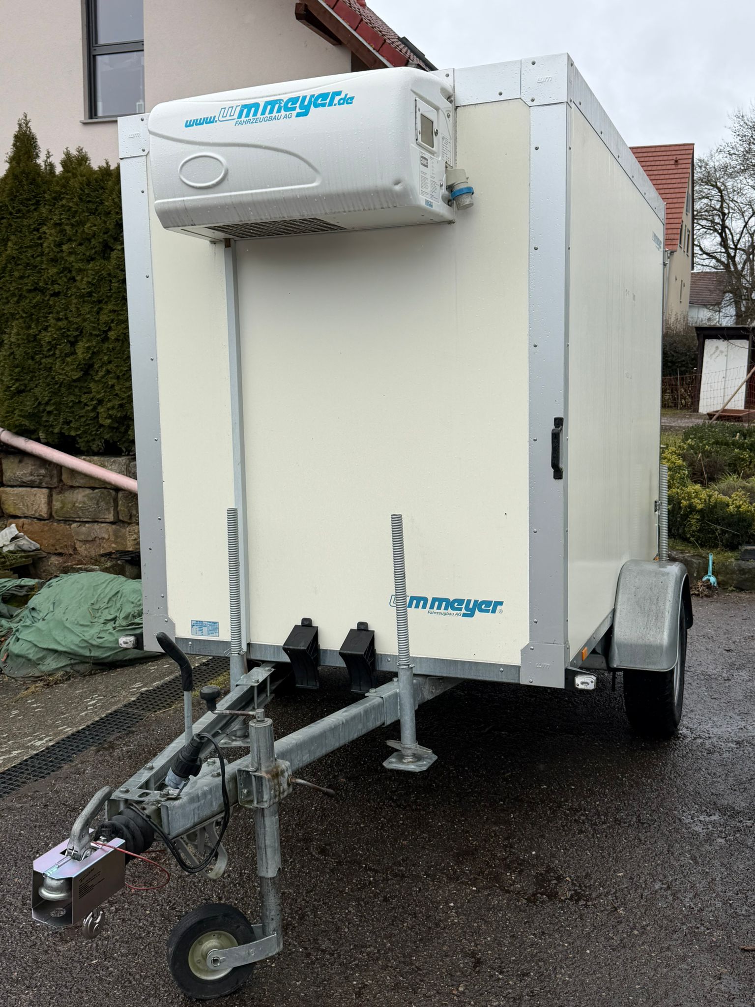 XXL Stehtisch, klappbar, Eventbedarf, Klowagen Mieten, Kühlwagen, Heizpilze, Toilettenwagen