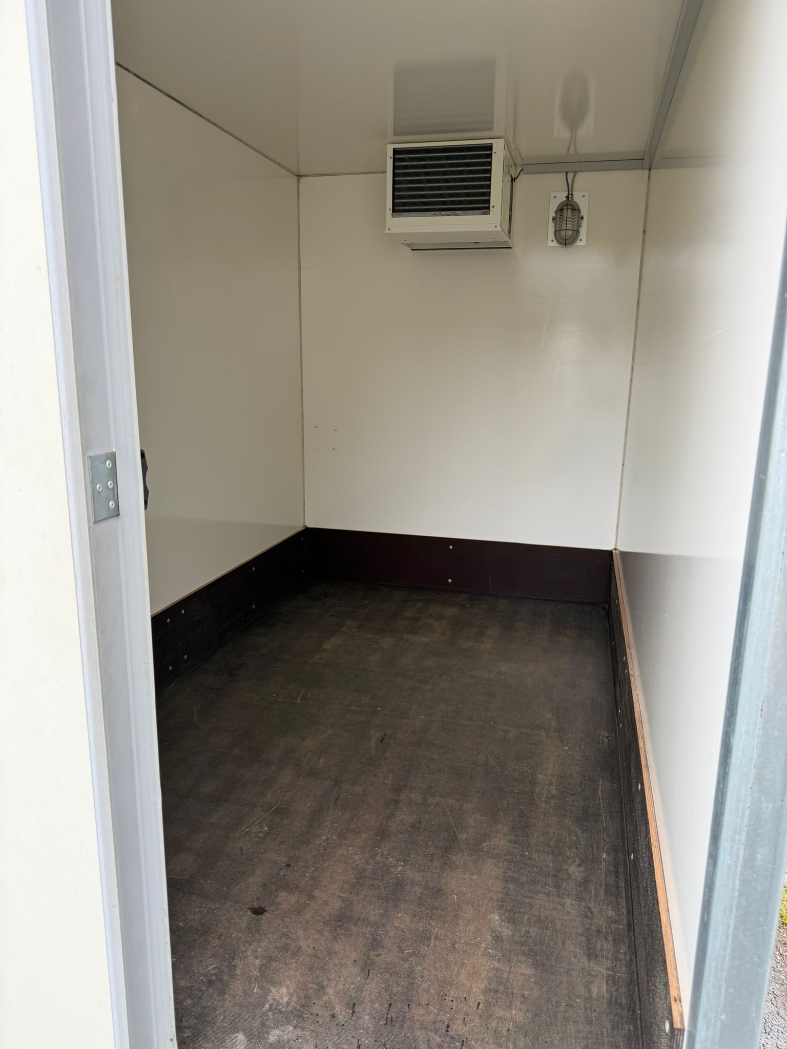 XXL Stehtisch, klappbar, Eventbedarf, Klowagen Mieten, Kühlwagen, Heizpilze, Toilettenwagen